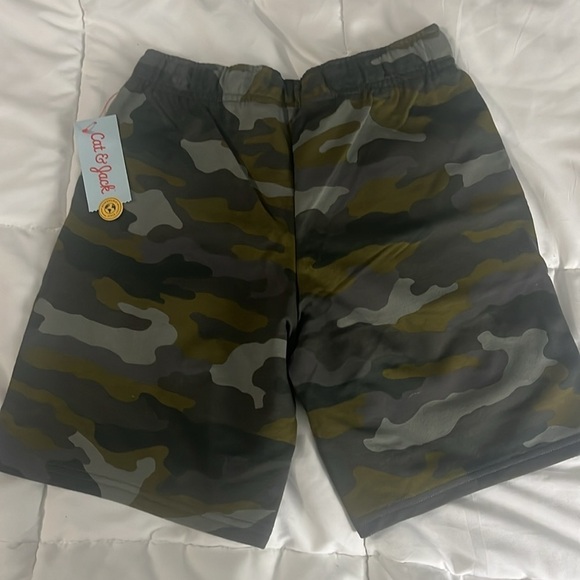 Cat & Jack Green Camo Pull On Shorts 10/12 L - Picture 2 of 4